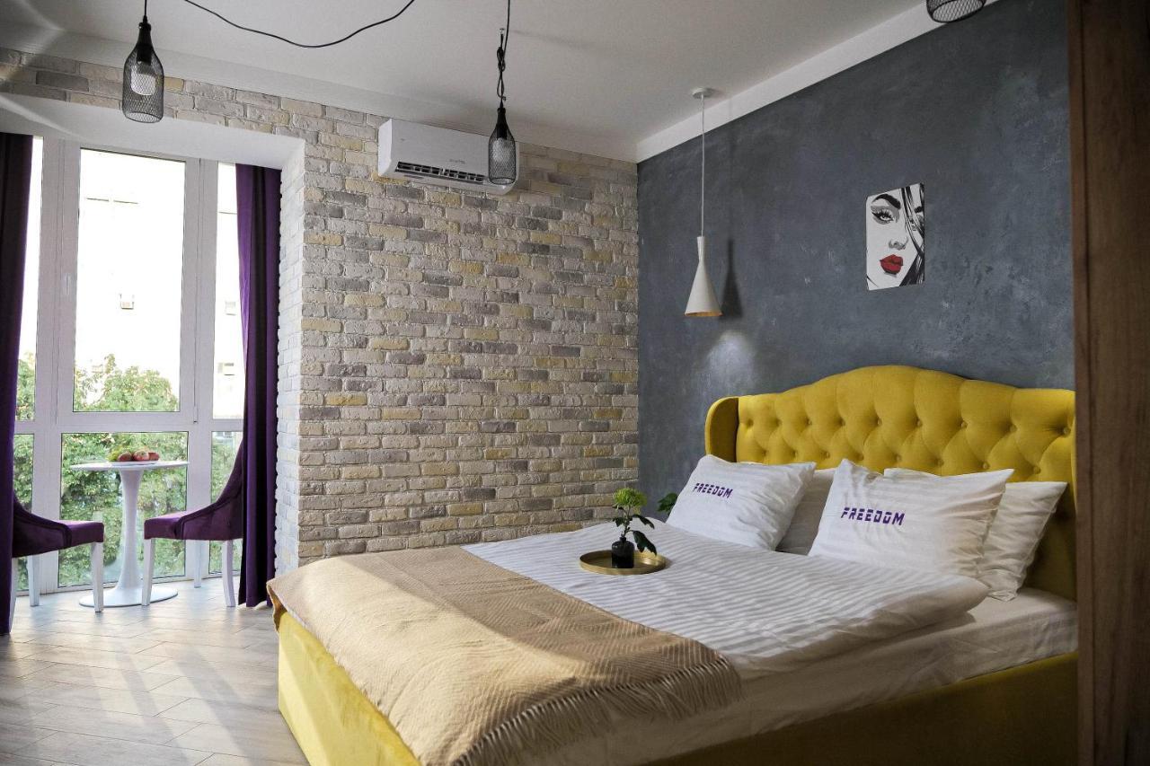 Freedom Apartments In City Center Kyiv Exterior foto