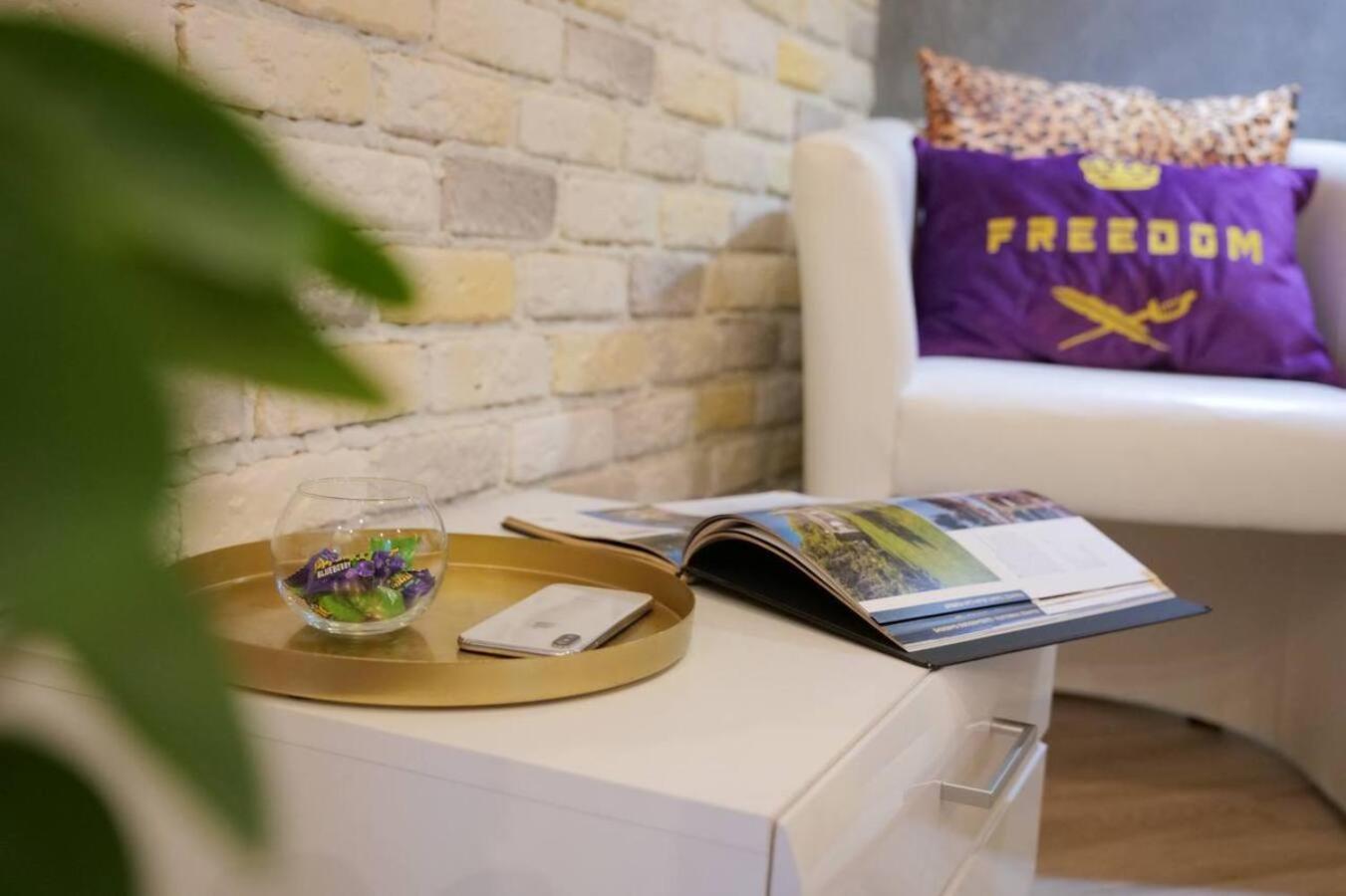 Freedom Apartments In City Center Kyiv Exterior foto